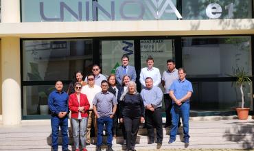 Representantes del consorcio EPAI, posando a las puertas de UNINOVA.
