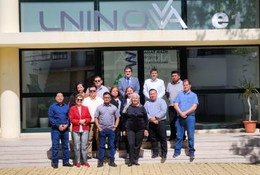 Representantes del consorcio EPAI, posando a las puertas de UNINOVA.