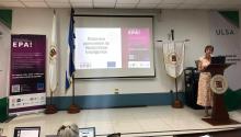 Clemencia Zapata presentando el proyecto EPAI a docentes